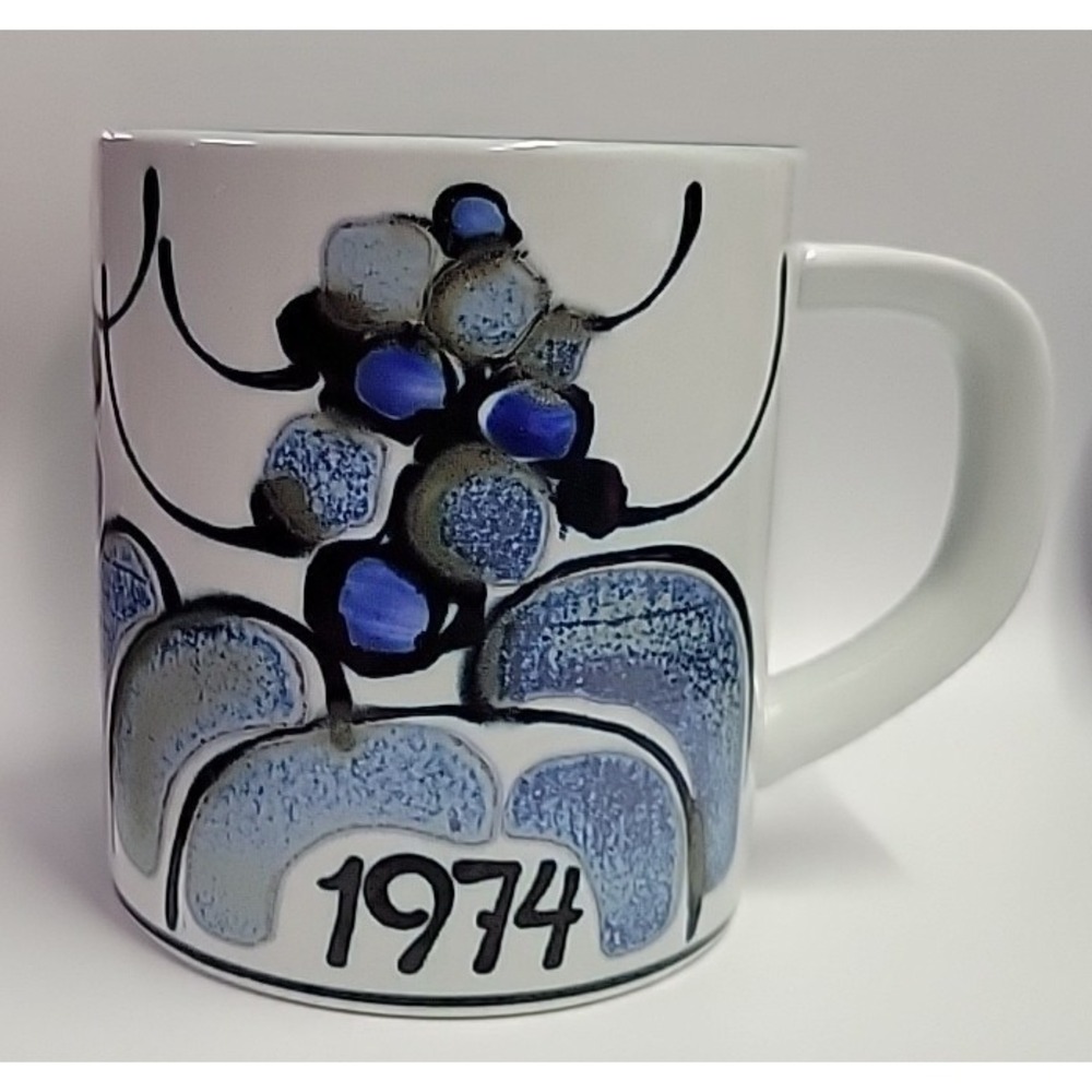 Vtg 1974 Royal Copenhagen Annual Large Mug Blue Fajance‎ Ellen Malme 925 4 5/8"
